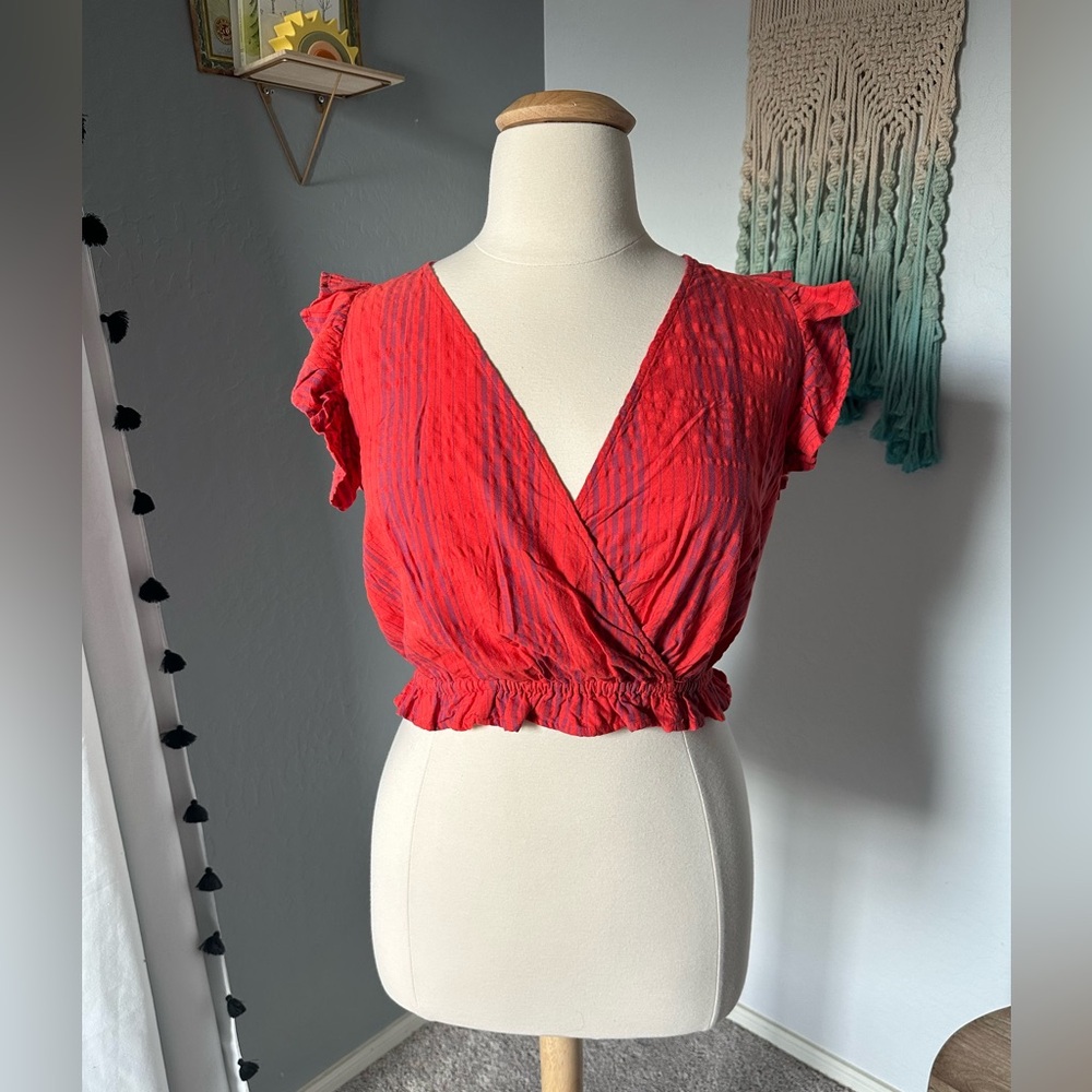 Universal Thread Target flutter sleeve crop top size Large